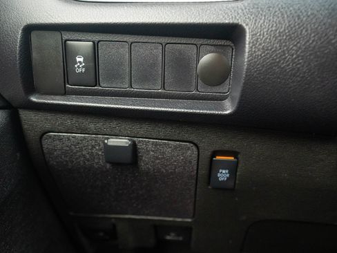 Used 2015 Toyota Sienna SE image 46