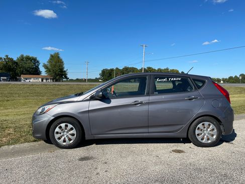 Used 2016 Hyundai Accent SE image 2