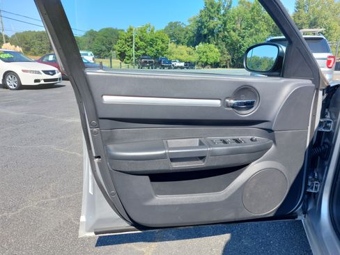 Used 2010 Dodge Charger SE image 11