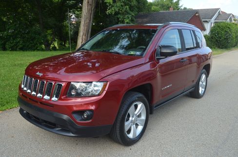 Used 2016 Jeep Compass Sport image 2