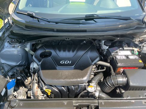 Used 2015 Hyundai Veloster image 13