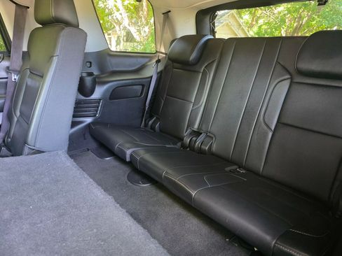 Used 2017 GMC Yukon SLT image 11
