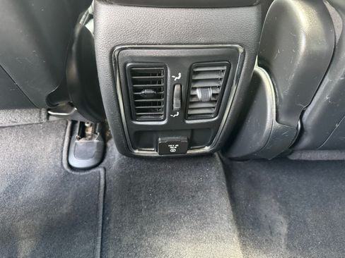 Used 2021 Jeep Grand Cherokee Laredo X image 12