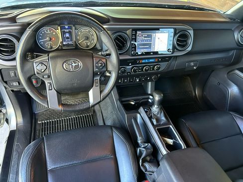 Used 2022 Toyota Tacoma TRD Off-Road image 18