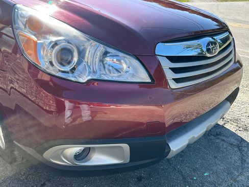 Used 2011 Subaru Outback 3.6R Limited image 11