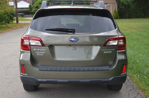 Used 2017 Subaru Outback 2.5i Limited image 4