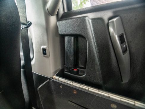 Used 2015 Toyota Sienna SE image 36