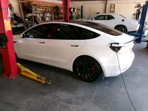Used 2021 Tesla Model 3 Performance image 2