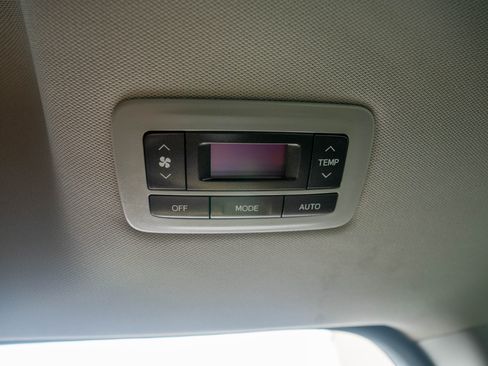 Used 2015 Toyota Sienna SE image 58
