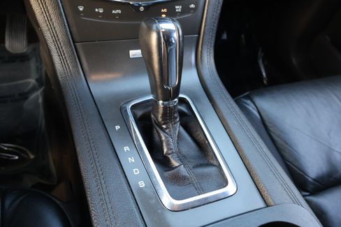 Used 2018 Lincoln MKT image 31