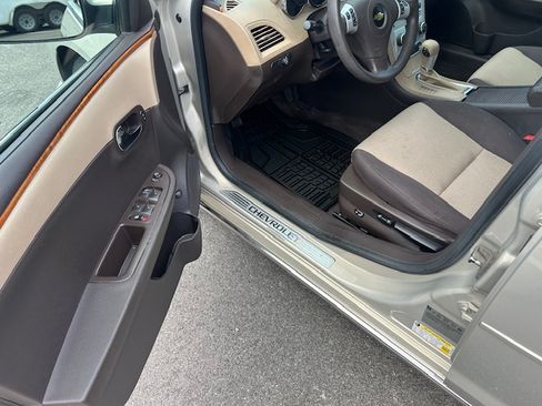 Used 2012 Chevrolet Malibu LT image 10