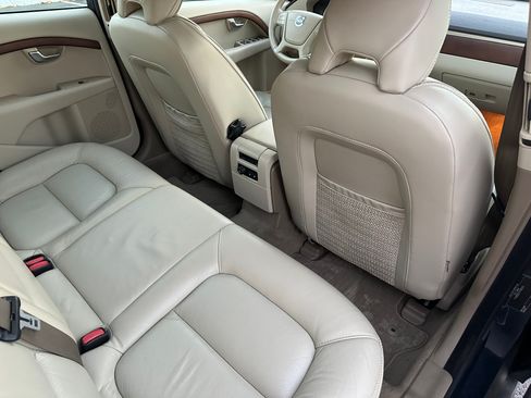 Used 2010 Volvo XC70 3.2 image 41