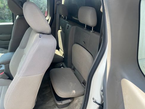 Used 2010 Toyota Sienna image 3