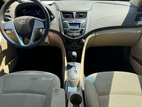 Used 2012 Hyundai Accent GLS image 23