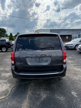 Used 2020 Dodge Grand Caravan SE image 4