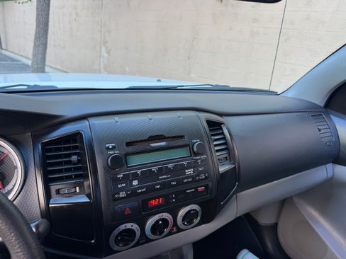 Used 2011 Toyota Tacoma image 28