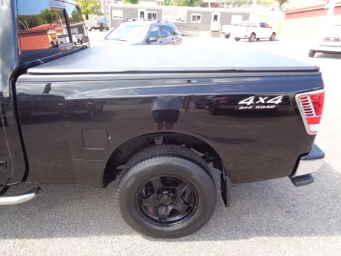Used 2012 Nissan Titan SV image 19