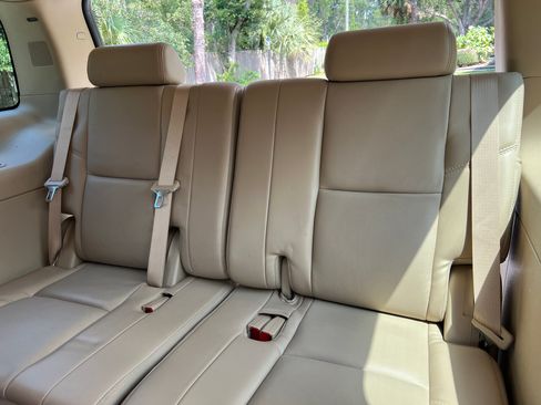 Used 2009 Cadillac Escalade Luxury image 13