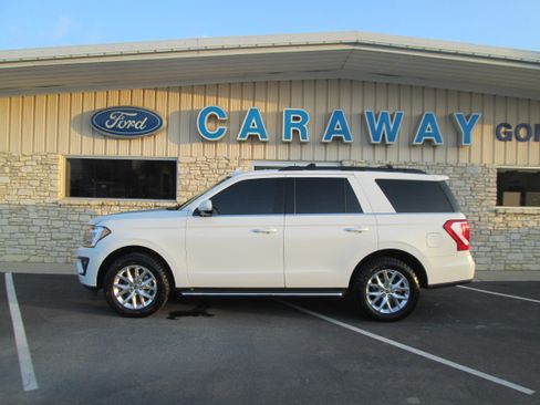 Used 2021 Ford Expedition XLT image 2