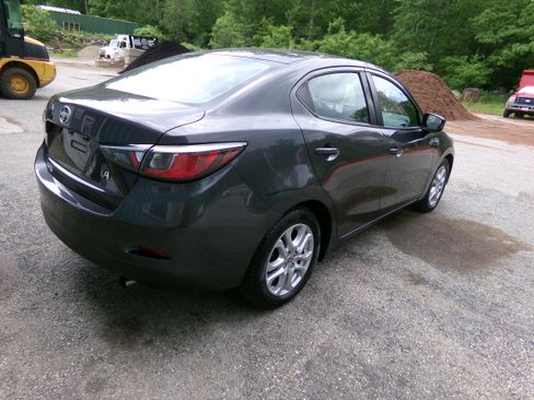Used 2016 Scion iA image 9