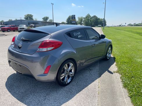 Used 2015 Hyundai Veloster image 4