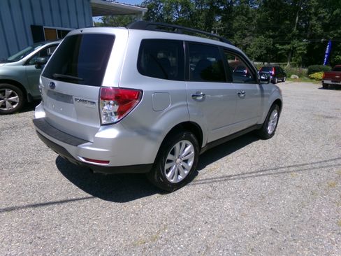 Used 2011 Subaru Forester 2.5X Premium image 5