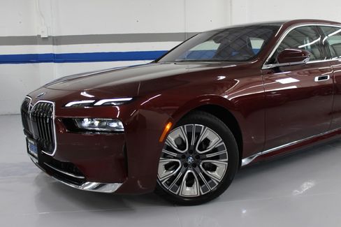 Used 2023 BMW i7 xDrive60 image 6
