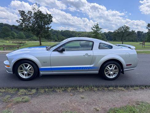 Used 2005 Ford Mustang GT Premium image 25