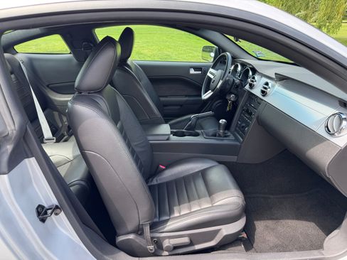 Used 2005 Ford Mustang GT Premium image 16