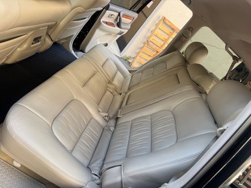 Used 2005 Lexus LX 470 image 19