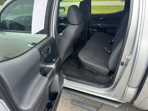 Used 2020 Toyota Tacoma TRD Sport image 14