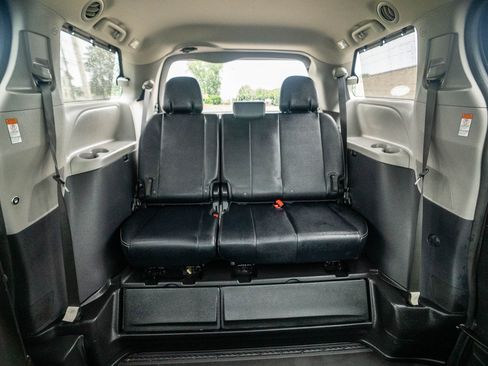 Used 2015 Toyota Sienna SE image 37