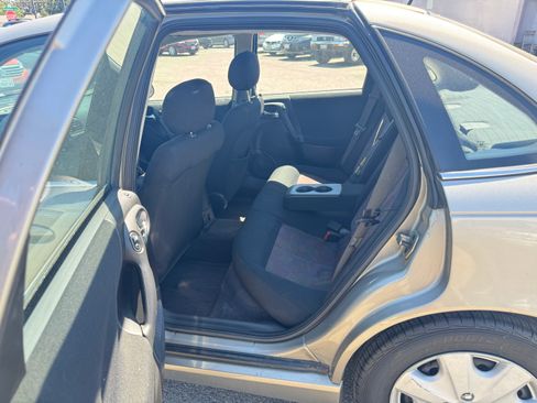 Used 2003 Saturn L-Series L200 image 12