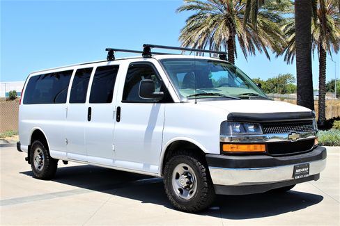 Used 2018 Chevrolet Express 3500 LT image 2