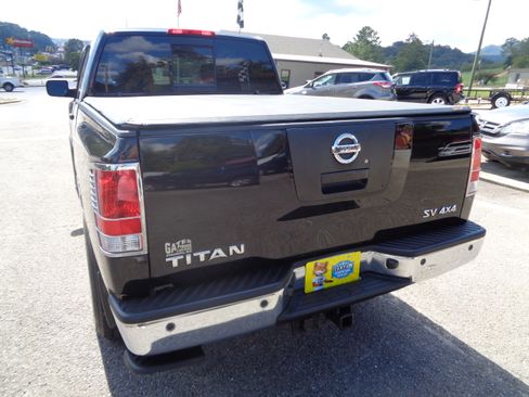Used 2012 Nissan Titan SV image 10