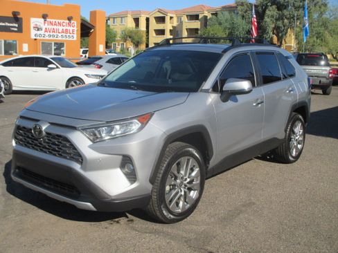 Used 2021 Toyota RAV4 Limited image 17