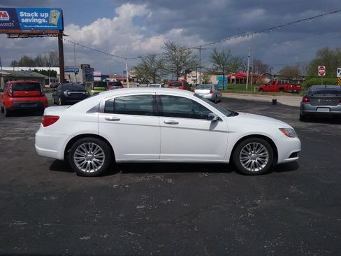 Used 2013 Chrysler 200 Limited image 27