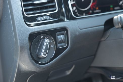 Used 2019 Volkswagen Golf R image 76