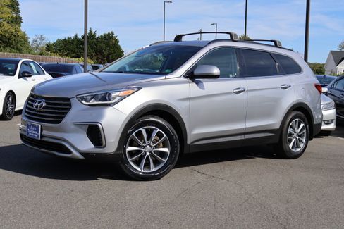 Used 2019 Hyundai Santa Fe XL SE image 2