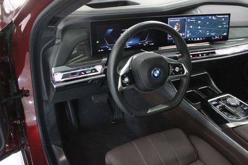 Used 2023 BMW i7 xDrive60 image 21