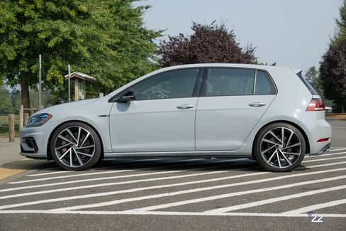 Used 2019 Volkswagen Golf R image 33