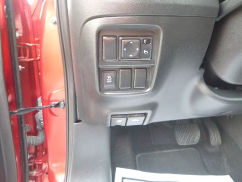 Used 2013 Nissan Juke S image 16