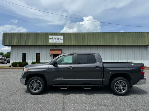 Used 2018 Toyota Tundra SR5 image 4