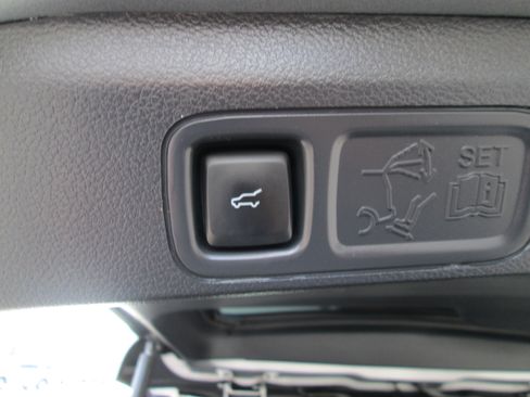 Used 2022 Ford Expedition Max Limited image 17