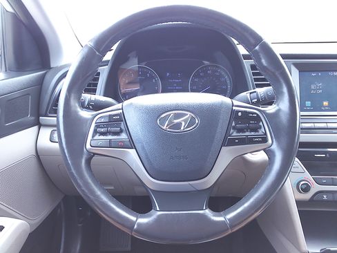 Used 2017 Hyundai Elantra Limited image 26
