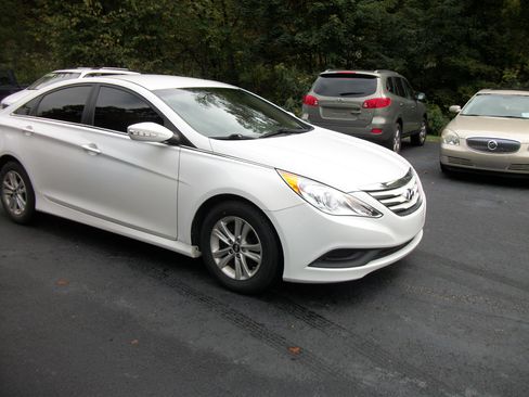 Used 2014 Hyundai Sonata GLS image 2