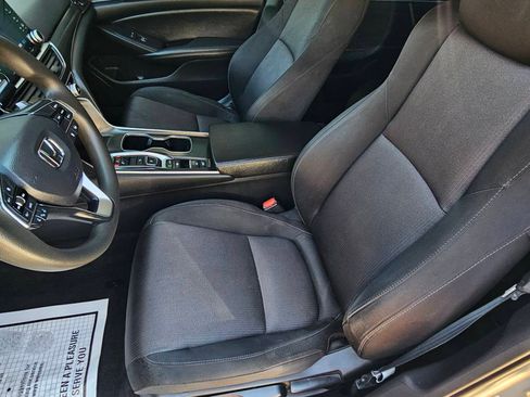 Used 2019 Honda Accord Hybrid Touring image 18