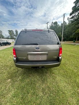 Used 2005 Ford Explorer XLT image 4