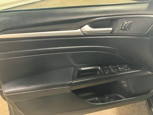 Used 2017 Ford Fusion Titanium image 9