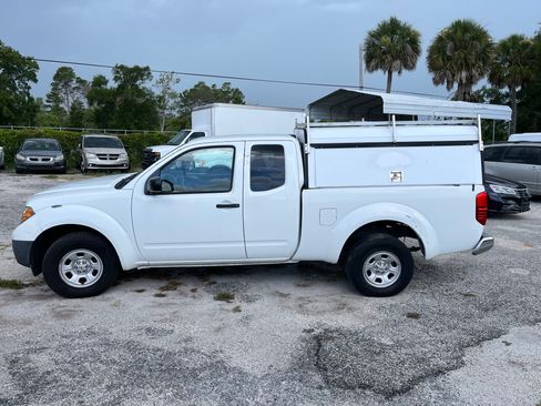 Used 2015 Nissan Frontier XE image 5